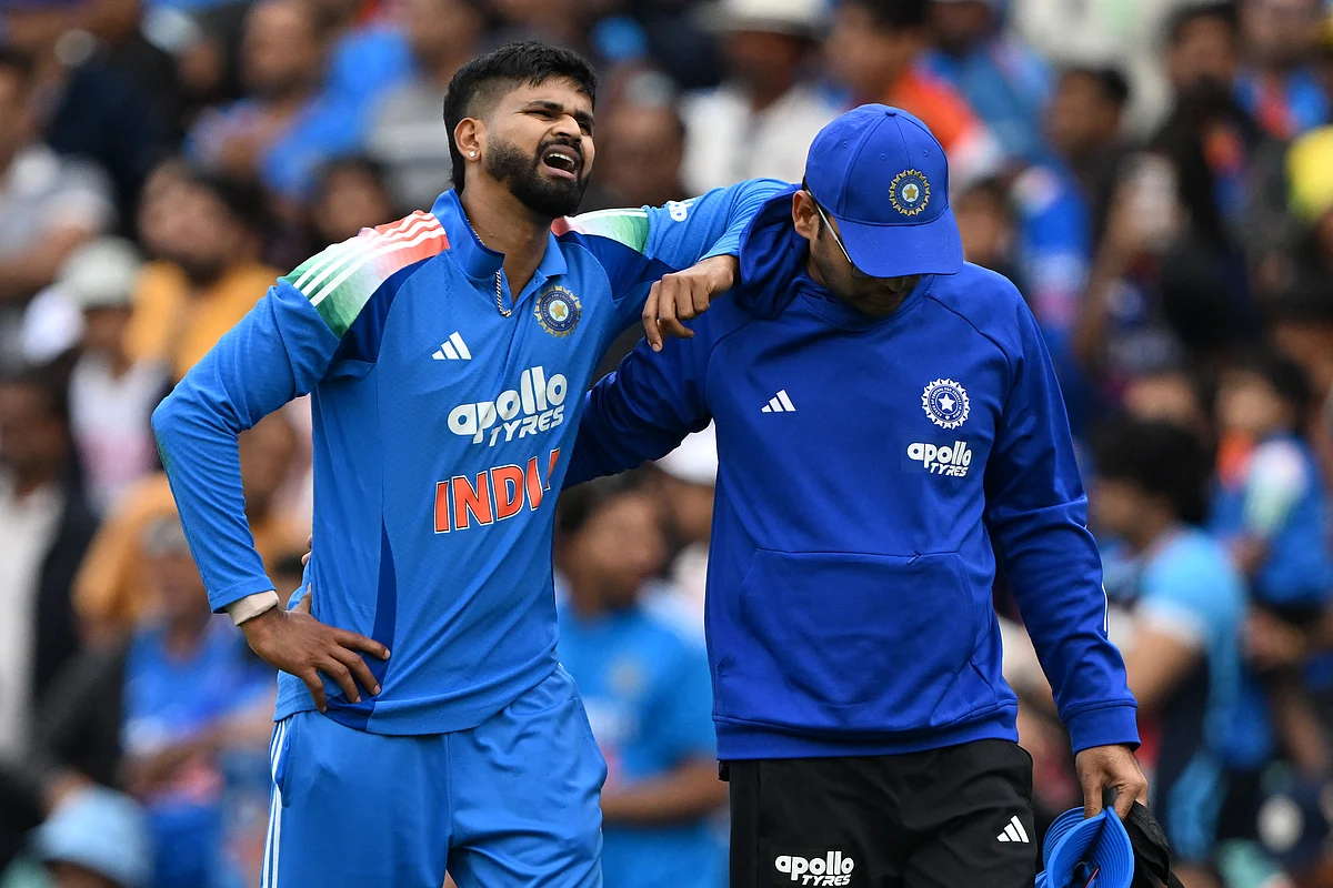 India's Shreyas Iyer Taken To Sydney Hospital After Fielding Injury India's Shreyas Iyer Taken To Sydney Hospital After Fielding Injury