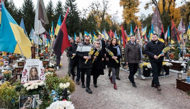 Slovenian Foreign Minister Honors Fallen Soldiers In Lviv Slovenian Foreign Minister Honors Fallen Soldiers In Lviv