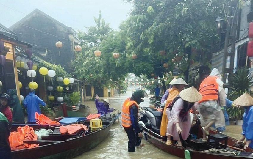 غرق مدن تاريخية في فيتنام إثـر أمـطـار غـزيـرة قـياسية غرق مدن تاريخية في فيتنام إثـر أمـطـار غـزيـرة قـياسية