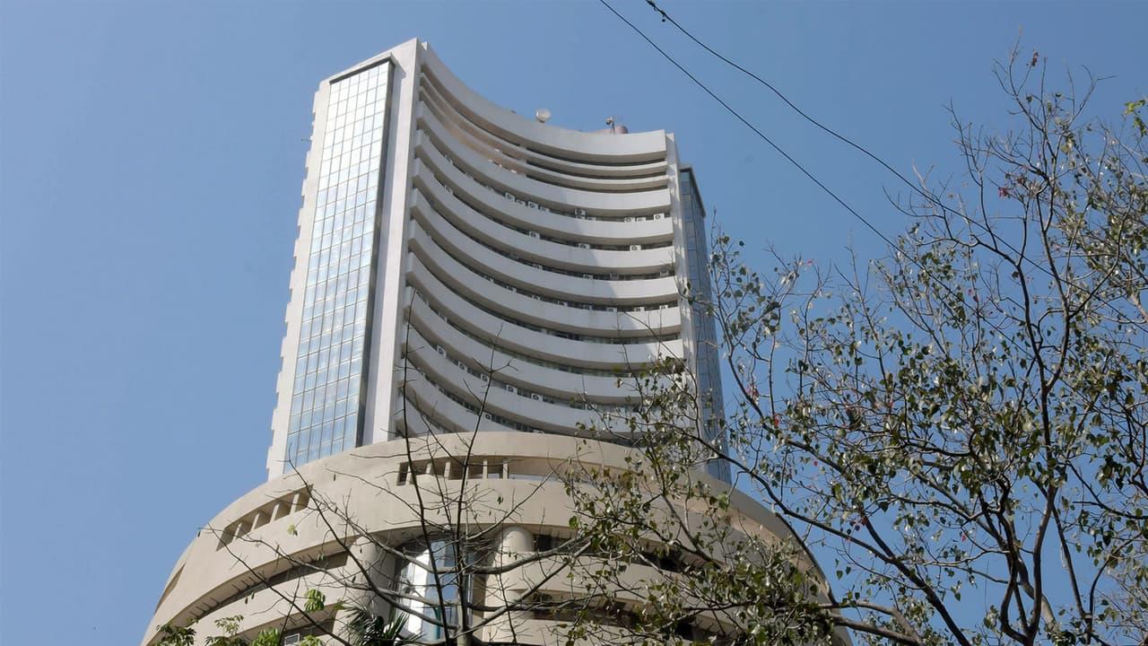Nifty Starts Flat At 25,939    Sensex Down 125 Points Ahead Of Fed, Trumpxi Events Nifty Starts Flat At 25,939    Sensex Down 125 Points Ahead Of Fed, Trumpxi Events