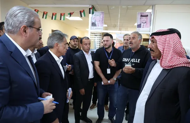 وزارة الصحة: إنشاء قسم توليد ونسائية وزيادة أسِرّة غسيل الكلى في مركز الأزرق الطبي العسكري وزارة الصحة: إنشاء قسم توليد ونسائية وزيادة أسِرّة غسيل الكلى في مركز الأزرق الطبي العسكري