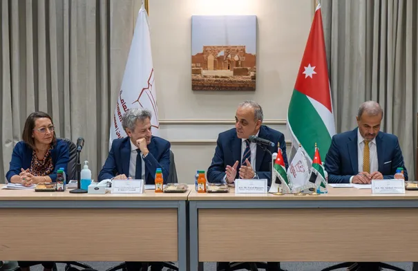 وزير السياحة يبحث مع شركاء مشروع قيفت سبل تطوير التدريب المهني في القطاع وزير السياحة يبحث مع شركاء مشروع قيفت سبل تطوير التدريب المهني في القطاع