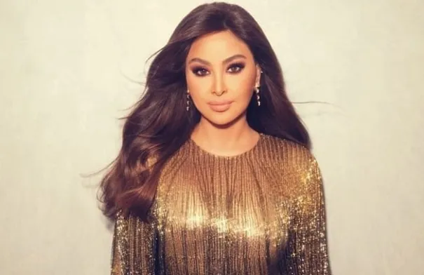 إليسا تحتفل بعيد ميلادها بإطلالتين أنيقتين - فيديو إليسا تحتفل بعيد ميلادها بإطلالتين أنيقتين - فيديو