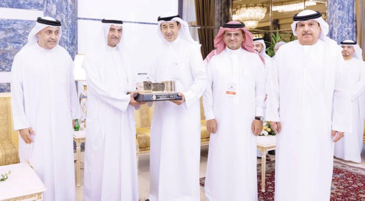 حمد الشرقي يؤكد أهمية التعدين في تطوير مصادر التنمية الاقتصادية حمد الشرقي يؤكد أهمية التعدين في تطوير مصادر التنمية الاقتصادية