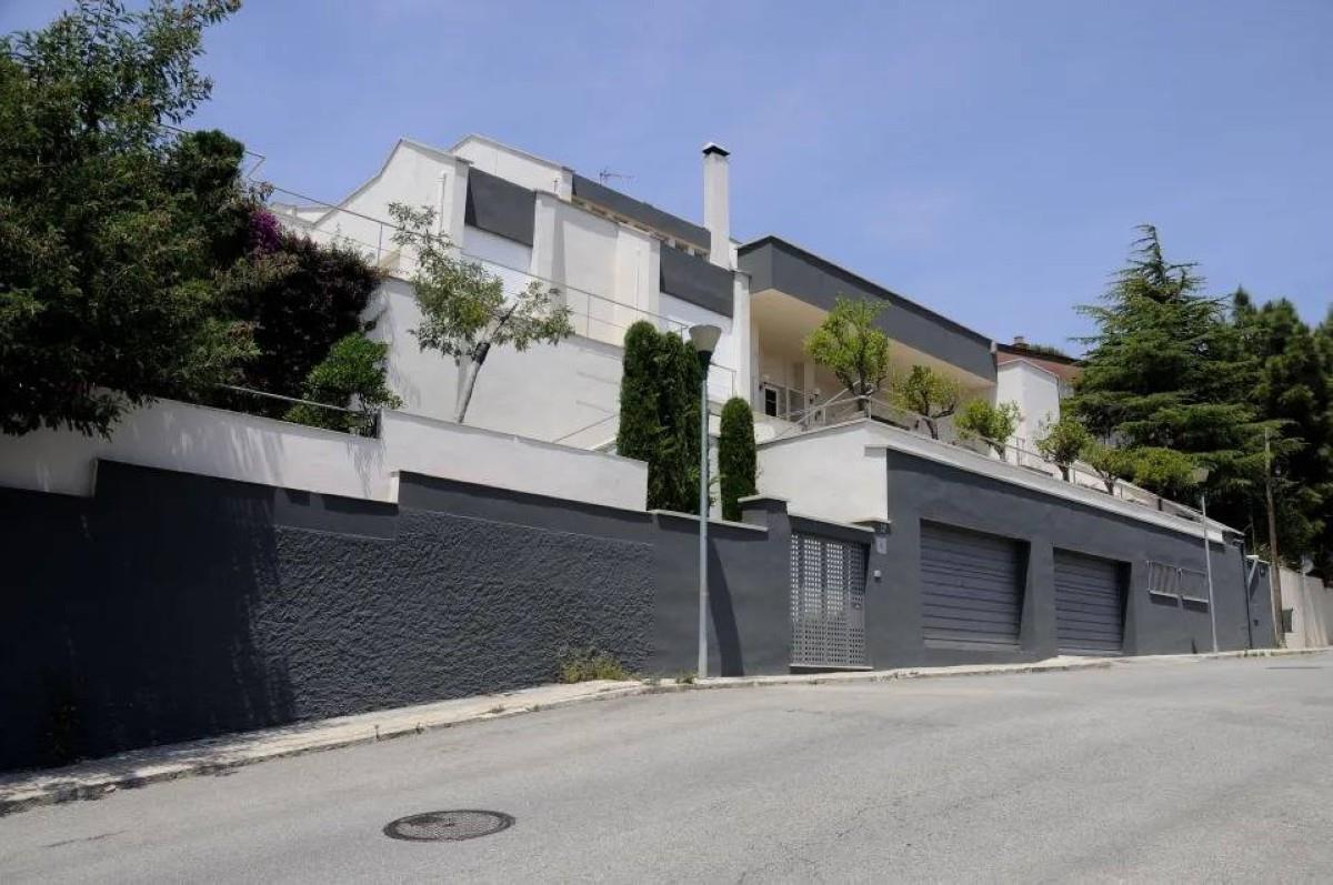 لامين يامال يقترب من شراء قصر بـ 14 مليون يورو لامين يامال يقترب من شراء قصر بـ 14 مليون يورو