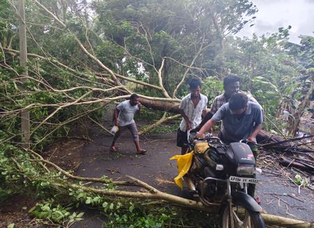 Cyclone Montha: Andhra Bars Heavy Vehicles On National Highways From 7 P.M. Cyclone Montha: Andhra Bars Heavy Vehicles On National Highways From 7 P.M.