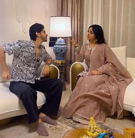 Bigg Boss 19: Rohan Mehra Slams Tanya Mittal, Neelam Giri For Body-Shaming Ashnoor Kaur Bigg Boss 19: Rohan Mehra Slams Tanya Mittal, Neelam Giri For Body-Shaming Ashnoor Kaur