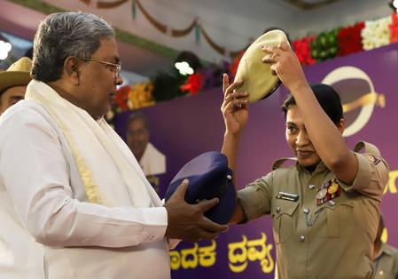K'taka CM Urges Police To Join Him In His Mission To Make State Drug-Free K'taka CM Urges Police To Join Him In His Mission To Make State Drug-Free