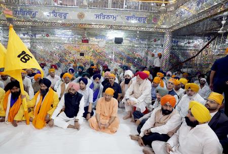 CM Yogi Welcomes Guru Charan Yatra, Says Sikh Gurus' Contribution In India's Heritage Unforgettable CM Yogi Welcomes Guru Charan Yatra, Says Sikh Gurus' Contribution In India's Heritage Unforgettable