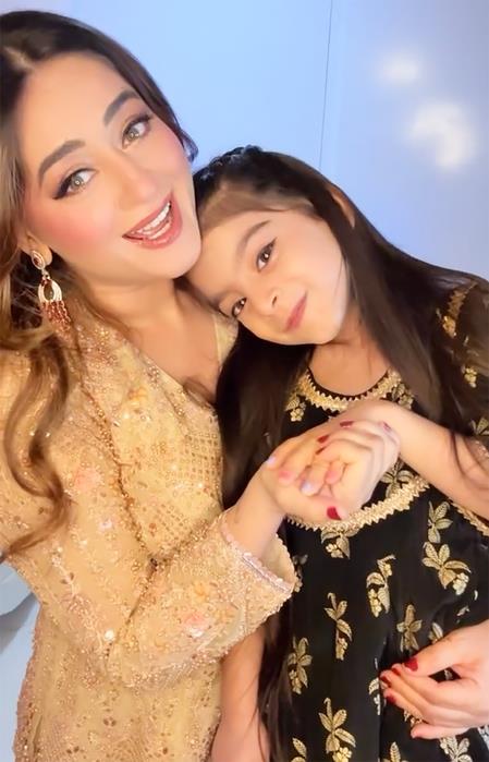 Mahhi Vij Misses Daughter Tara Who Is On Trip To Japan With Father Jay Bhanushali Mahhi Vij Misses Daughter Tara Who Is On Trip To Japan With Father Jay Bhanushali