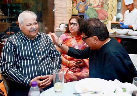 Ashoke Pandit Shares A Throwback Video Of A Hale And Hearty Satish Shah Singing From His Heart Ashoke Pandit Shares A Throwback Video Of A Hale And Hearty Satish Shah Singing From His Heart