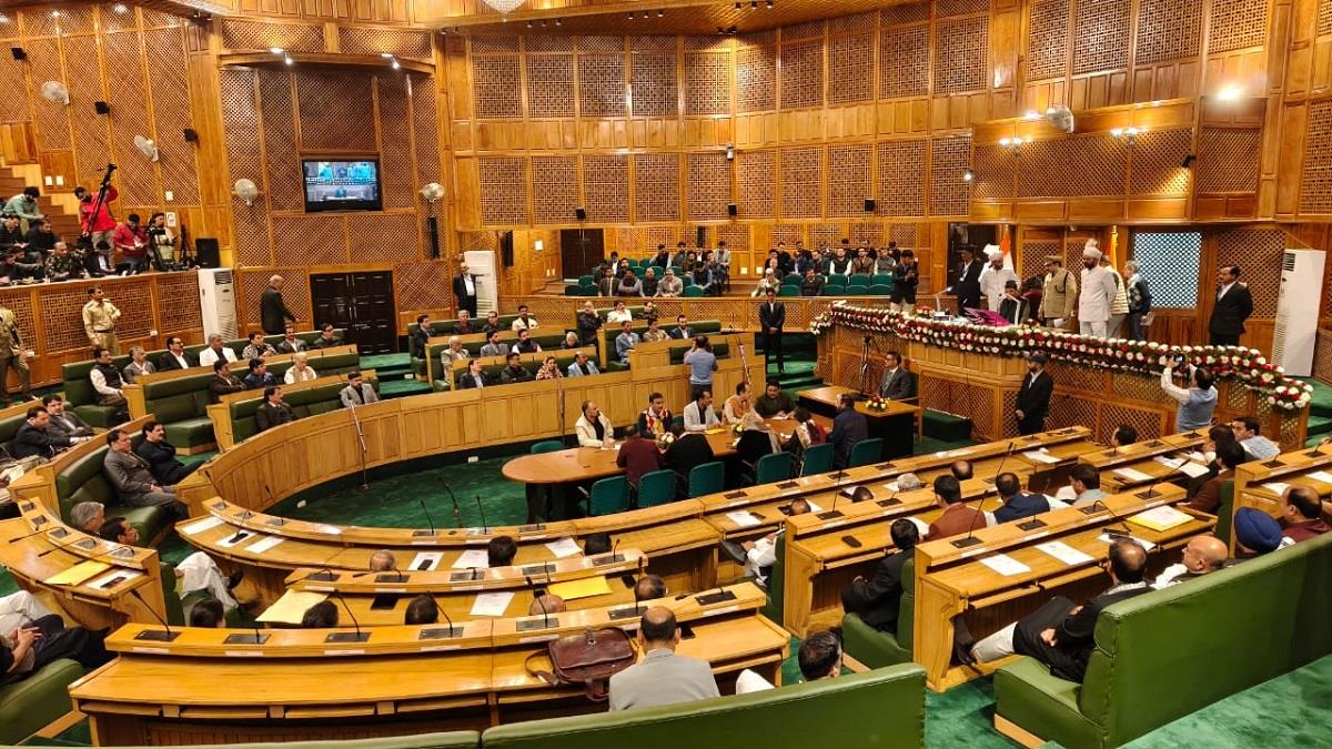 NC Govt Steps Up Use Of Hindi In J & K Administration NC Govt Steps Up Use Of Hindi In J & K Administration