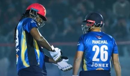 Chris Gayle's Srinagar Show Steals Spotlight Chris Gayle's Srinagar Show Steals Spotlight