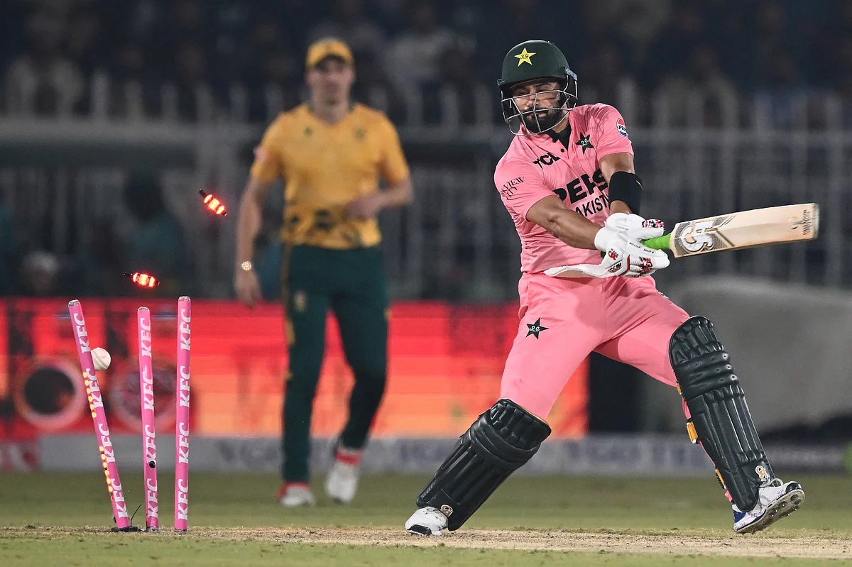 Depleted South Africa Thump Sloppy Pakistan In First T20I Depleted South Africa Thump Sloppy Pakistan In First T20I