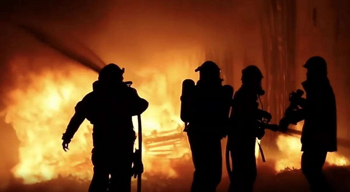 Abu Dhabi: Fire Breaks Out In Shops, Authorities Respond To Blaze  Abu Dhabi: Fire Breaks Out In Shops, Authorities Respond To Blaze