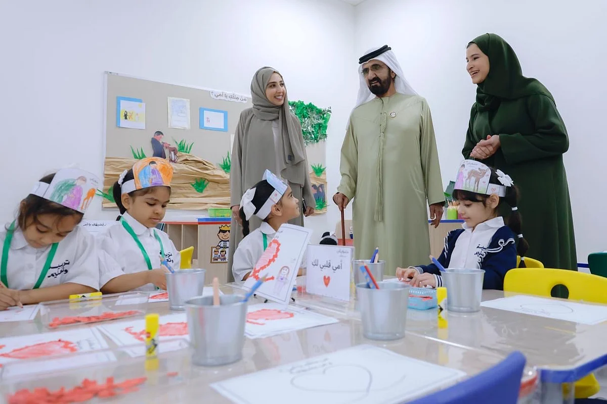 Look: Sheikh Mohammed Meets Public School Students, Reviews Progress Of Institution  Look: Sheikh Mohammed Meets Public School Students, Reviews Progress Of Institution