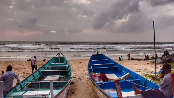 Cyclone Montha Weather Update: IMD Issues Red Alert In Odisha, Andhra Pradesh, Rainfall Likely In Parts Of Maharashtra Cyclone Montha Weather Update: IMD Issues Red Alert In Odisha, Andhra Pradesh, Rainfall Likely In Parts Of Maharashtra