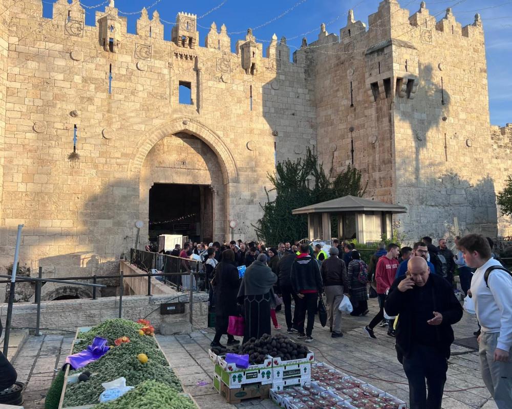 Israeli Occupation Continues Demolishing Shopping Kiosks In Jerusalem Israeli Occupation Continues Demolishing Shopping Kiosks In Jerusalem