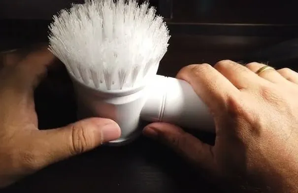 فرشة تنظيف تتسبب في صلع طفلة بريطانية فرشة تنظيف تتسبب في صلع طفلة بريطانية