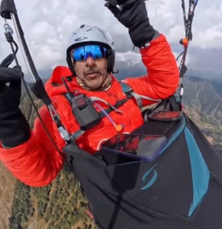 Vishal Dadlani 'Can't Believe' He Paraglided In High Snow Mountains, Calls It A Life-Changing Experience Vishal Dadlani 'Can't Believe' He Paraglided In High Snow Mountains, Calls It A Life-Changing Experience