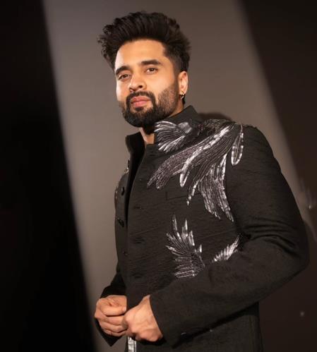 Jackky Bhagnani Wishes Sister Deepshikha On B'day: You've Fought My Battles As If They Were Your Own Jackky Bhagnani Wishes Sister Deepshikha On B'day: You've Fought My Battles As If They Were Your Own