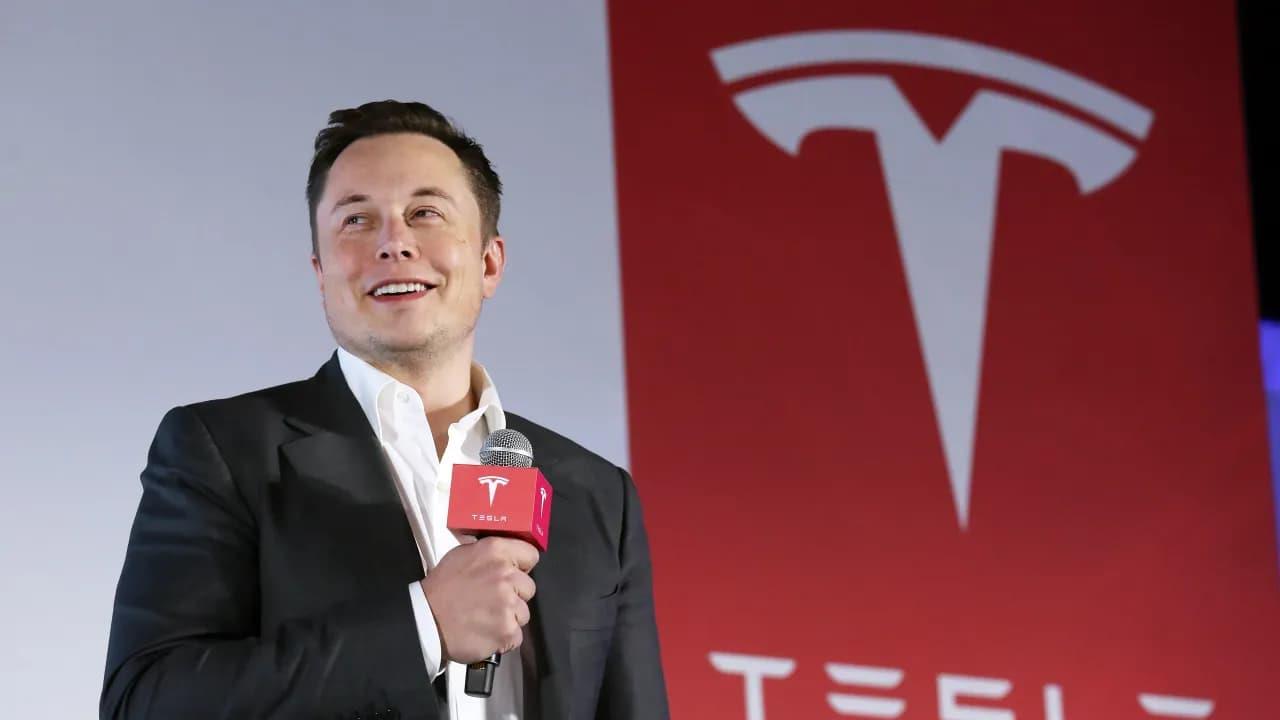 Tesla AI Lead Says Only Elon Musk Blends Mastery In Robotics And AI, Urges Support For His $1 Trillion Pay Package Tesla AI Lead Says Only Elon Musk Blends Mastery In Robotics And AI, Urges Support For His $1 Trillion Pay Package