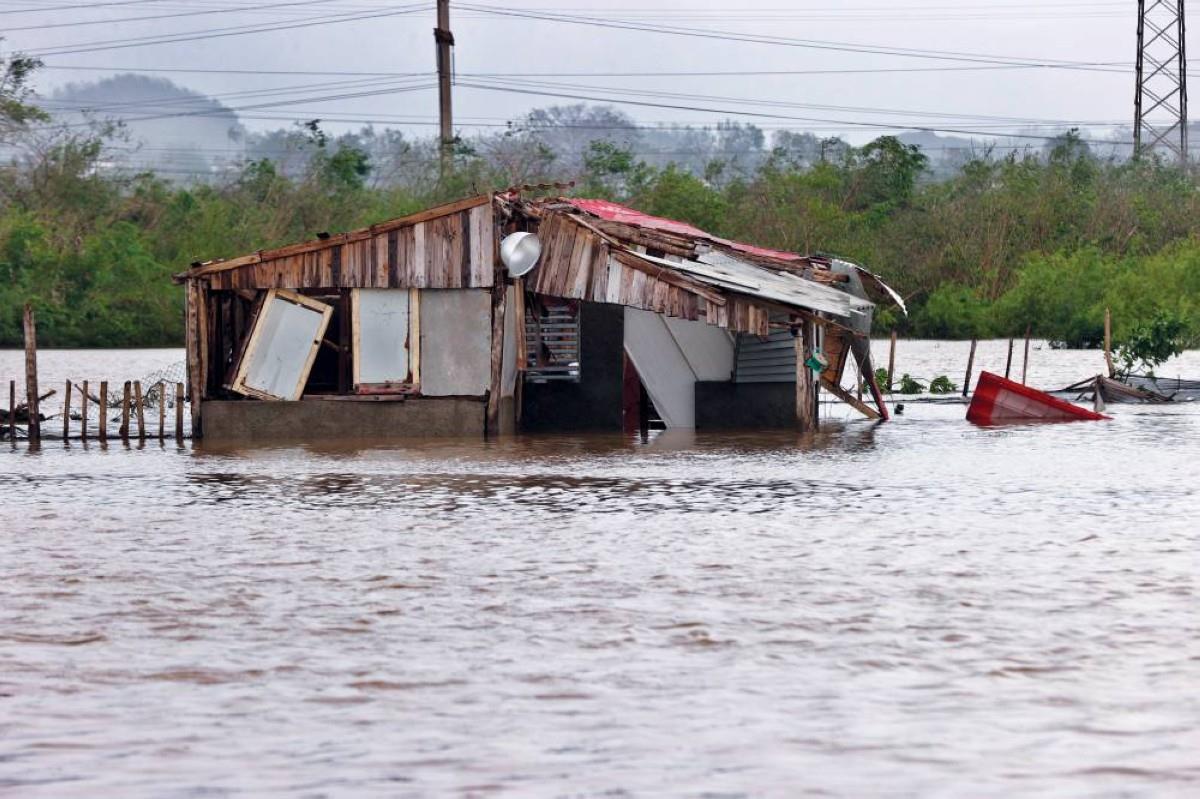 "ميليسا" يصل إلى جزر البهاما وأوامر بإجلاء سكان "ميليسا" يصل إلى جزر البهاما وأوامر بإجلاء سكان