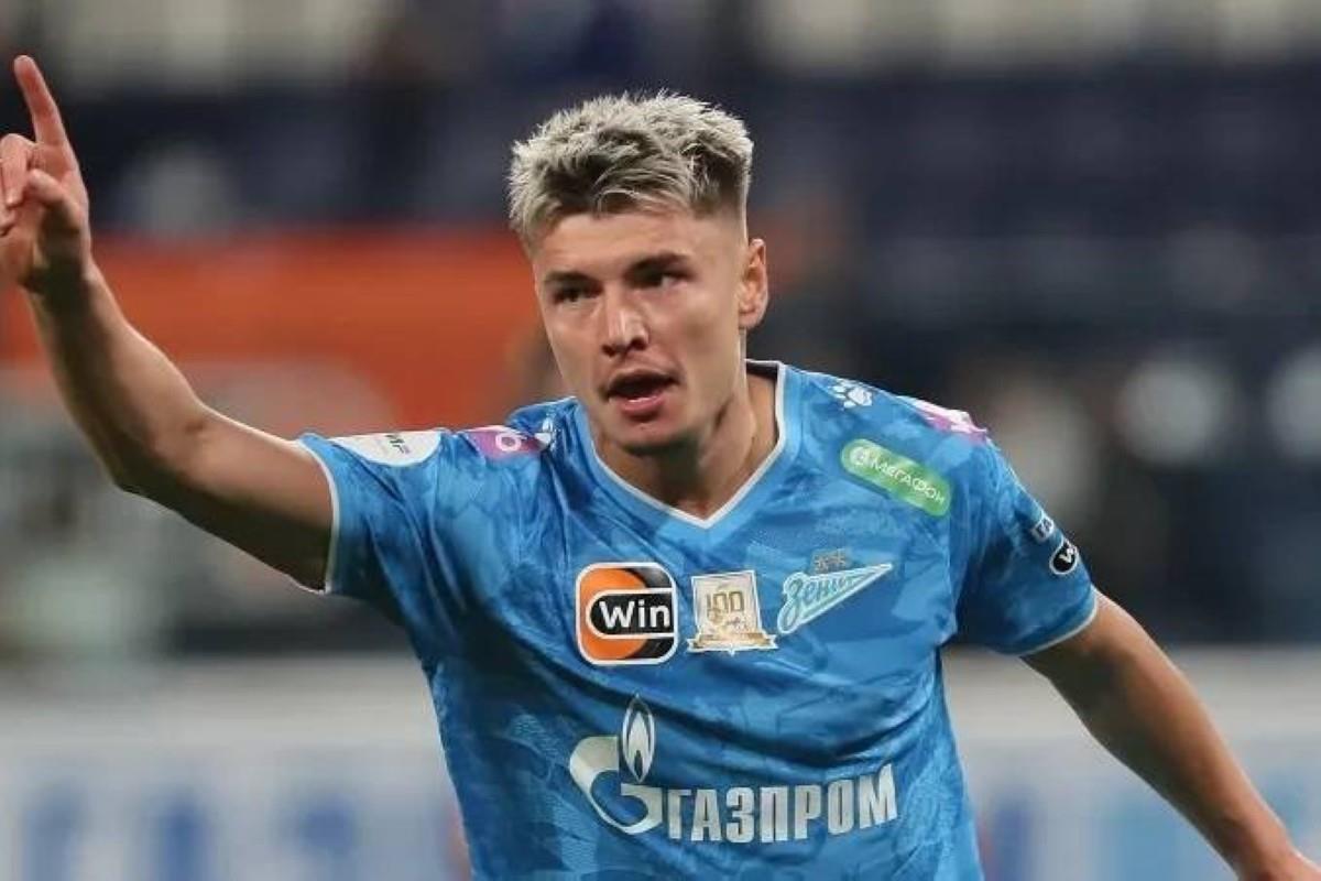 لاعب كرة قدم روسي يراوغ لصوصاً حاولوا اختطافه لاعب كرة قدم روسي يراوغ لصوصاً حاولوا اختطافه