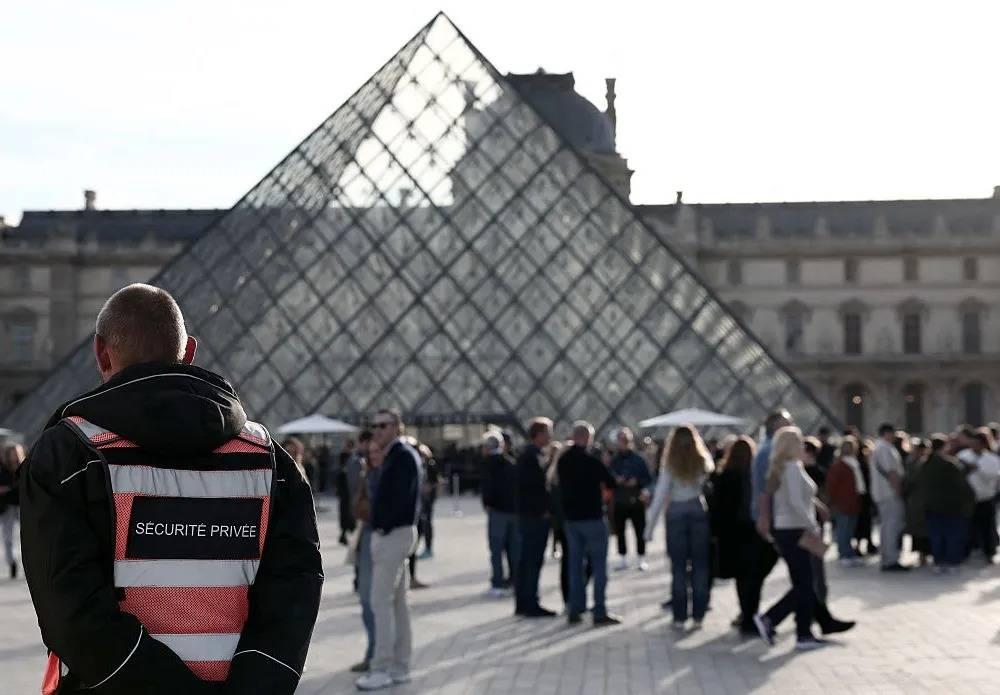More Louvre Heist Suspects Arrested More Louvre Heist Suspects Arrested