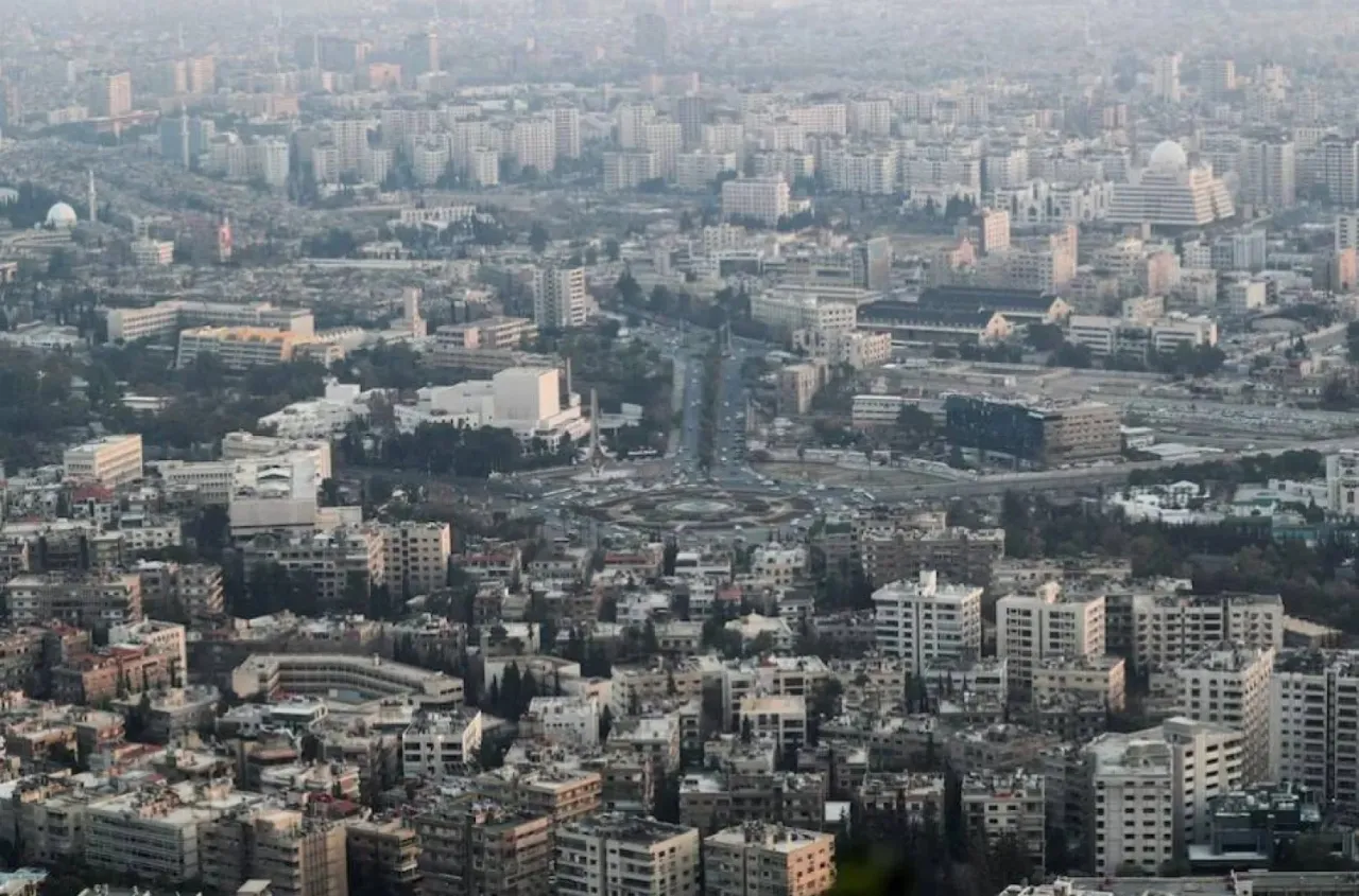 اعتصام أمام السفارة العراقية في دمشق بعد صدور حكم على شاب سوري اعتصام أمام السفارة العراقية في دمشق بعد صدور حكم على شاب سوري