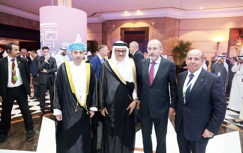 المنتدى يستهل فعالياته بجلستي "القوة والنفوذ" و"مساعدات ما بعد النزاع" المنتدى يستهل فعالياته بجلستي "القوة والنفوذ" و"مساعدات ما بعد النزاع"