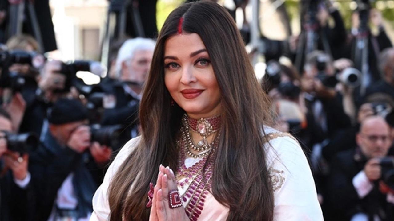Aishwarya Rai Bachchan Turns 52: A Look At The Actress' Secrets Behind Her Ageless Fitness Aishwarya Rai Bachchan Turns 52: A Look At The Actress' Secrets Behind Her Ageless Fitness