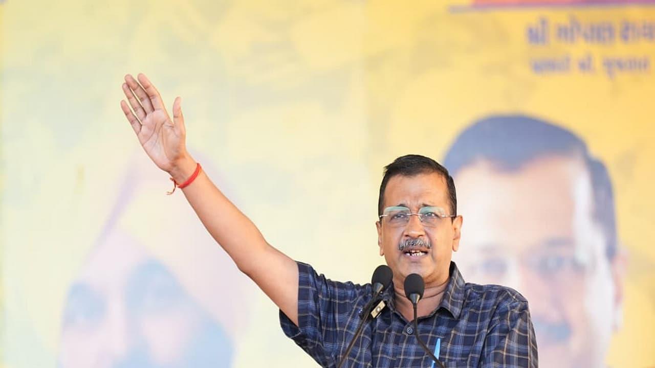 Kejriwal Vows To Fight For Gujarat Farmers, Slams BJP's 'Arrogance' Kejriwal Vows To Fight For Gujarat Farmers, Slams BJP's 'Arrogance'