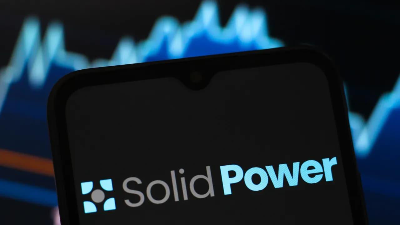 Solid Power Stock Soars 20% After-Hours On Samsung SDI, BMW Battery Deal - Retail Sees 'Huge' Potential Solid Power Stock Soars 20% After-Hours On Samsung SDI, BMW Battery Deal - Retail Sees 'Huge' Potential