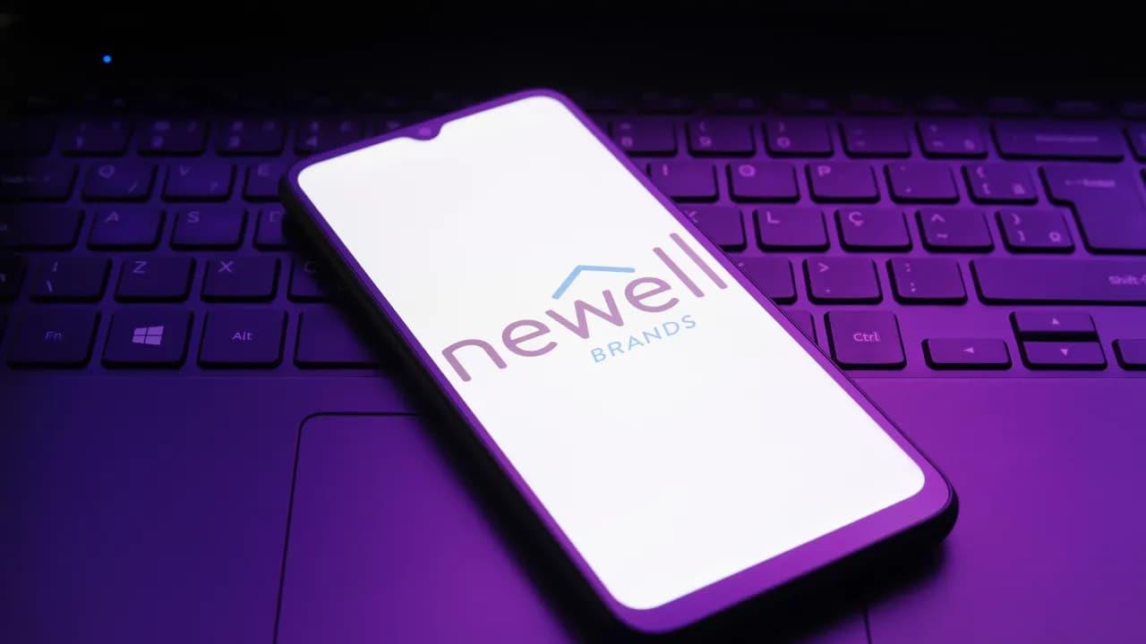 Newell Brands Stock Plummeted 29% Today: Revised Sales Forecast And CEO's Comment On Tariff Costs Draw Investor Attention Newell Brands Stock Plummeted 29% Today: Revised Sales Forecast And CEO's Comment On Tariff Costs Draw Investor Attention