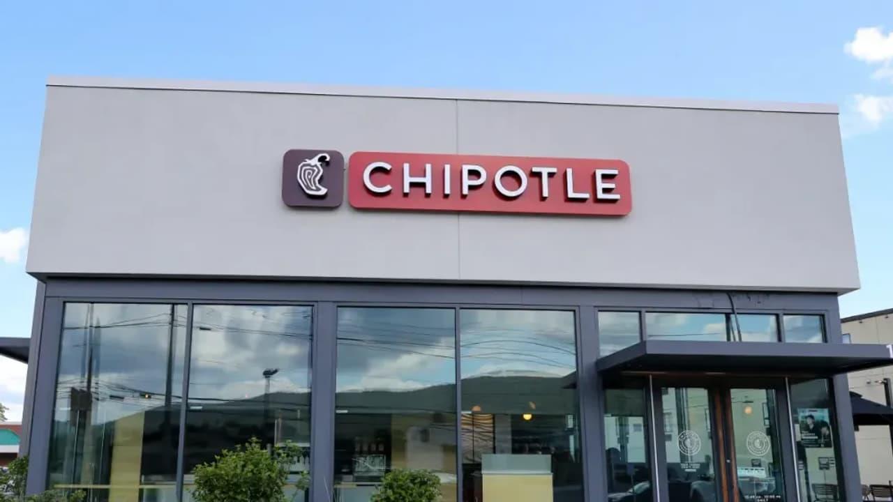 Chipotle Stock Craters After Alarming Q3: Analysts Slash Price Targets On Fading Consumer Appetite Chipotle Stock Craters After Alarming Q3: Analysts Slash Price Targets On Fading Consumer Appetite