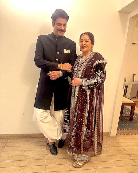 Kirron Kher Shares An Adorable Birthday Message For Son Sikandar Kher, Calls Him 'Her Heart' Kirron Kher Shares An Adorable Birthday Message For Son Sikandar Kher, Calls Him 'Her Heart'