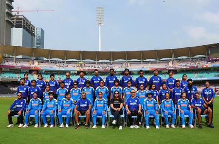 Kareena Kapoor Lauds Indian Women's Cricket Team For Their Passion As They Enter World Cup Final Kareena Kapoor Lauds Indian Women's Cricket Team For Their Passion As They Enter World Cup Final