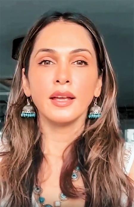 Isha Koppikar Pays Tribute To Sardar Vallabhbhai Patel On National Unity Day Isha Koppikar Pays Tribute To Sardar Vallabhbhai Patel On National Unity Day