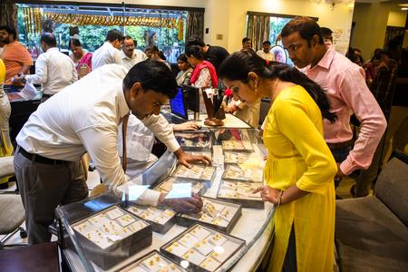 Gold Records 2Nd Weekly Loss Amid Hopes Of US Trade Deals With India, China Gold Records 2Nd Weekly Loss Amid Hopes Of US Trade Deals With India, China