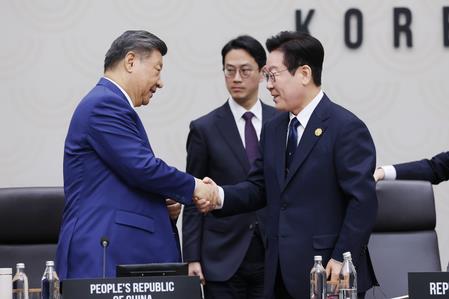 South Korea: Lee Vows To Keep Preemptive Measures To Promote Peace Efforts With North Korea At APEC Summit South Korea: Lee Vows To Keep Preemptive Measures To Promote Peace Efforts With North Korea At APEC Summit