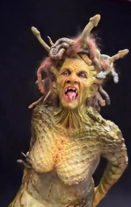 Heidi Klum Transforms Into Evil Medusa For 2025 Halloween Costume Heidi Klum Transforms Into Evil Medusa For 2025 Halloween Costume