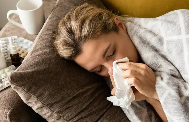 أطعمة قد تزيد الإنفلونزا سوءاً.. تعرف إليها