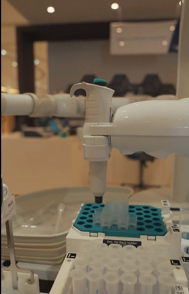 UAE: Robot Collects Honey Samples    Sugar Level, Quality Tested In Minutes At Hatta Festival