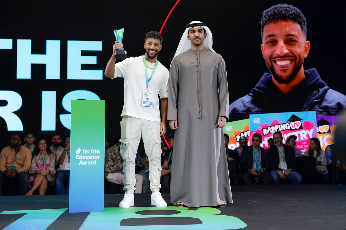 Dh367,300 Cash Prize: Abdullah Annan Wins Educator Award At 1 Billion Followers Summit