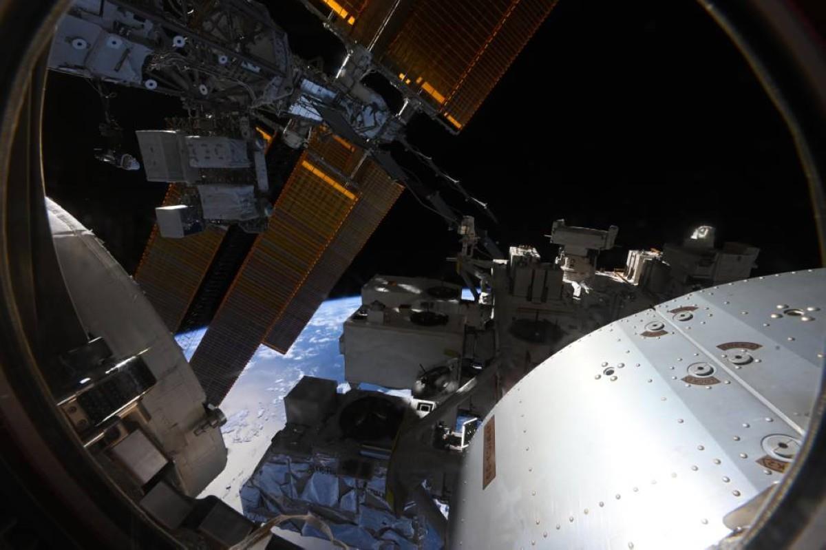 ماذا التقط رائد فضاء ياباني على ارتفاع 400 كلم من الأرض؟