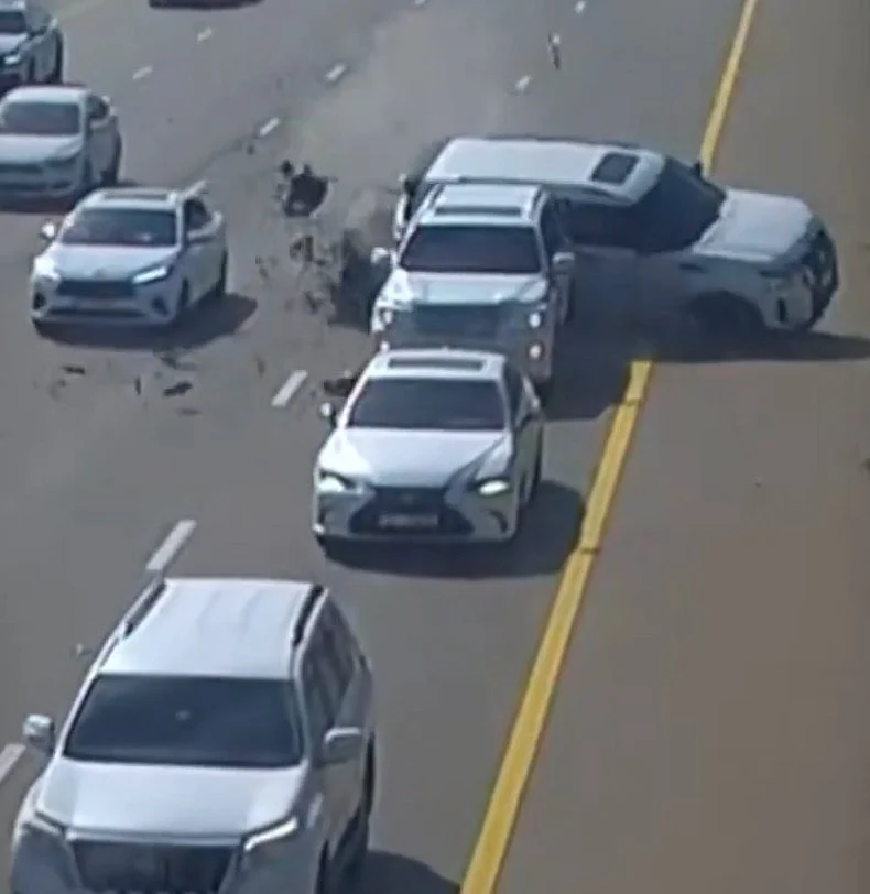 UAE: Distracted Drivers Fail To Notice Traffic, Plough Into Cars    Police Issue Warning