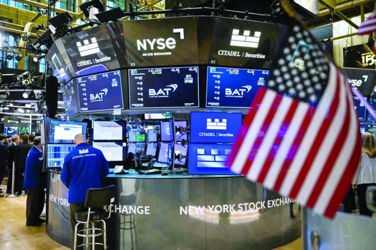 الأسواق العالمية تختتم أسبوعاً متقلباً.. و"وول ستريت" تستقر