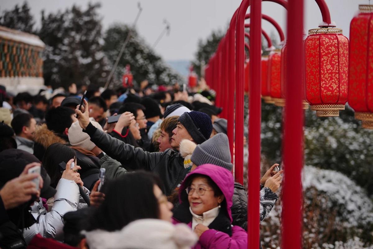 China’   S Population Shrinks To Historic Low