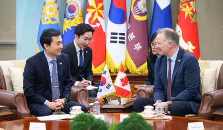 South Korea's Defence Chief Discusses Arms Cooperation With Canadian Minister